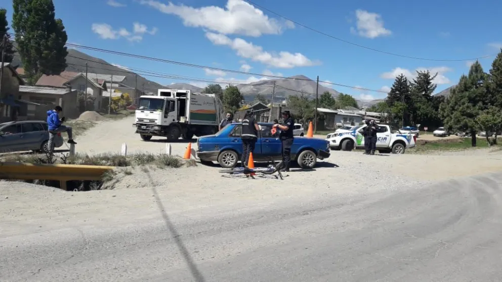 Una ciclista sufrió lesiones al ser embestida por una conductora sin licencia 