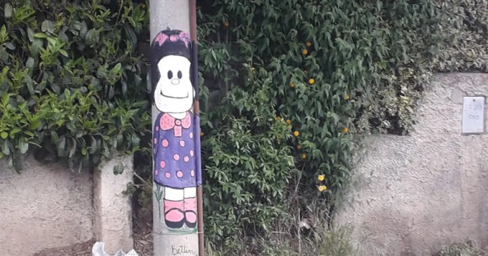 Artista plástica dejó algunas obras de regalo en su paso por Bariloche