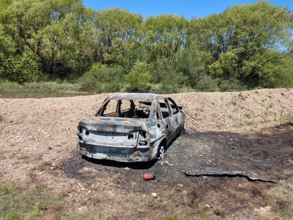 Ardió un auto en el camino a La Paloma