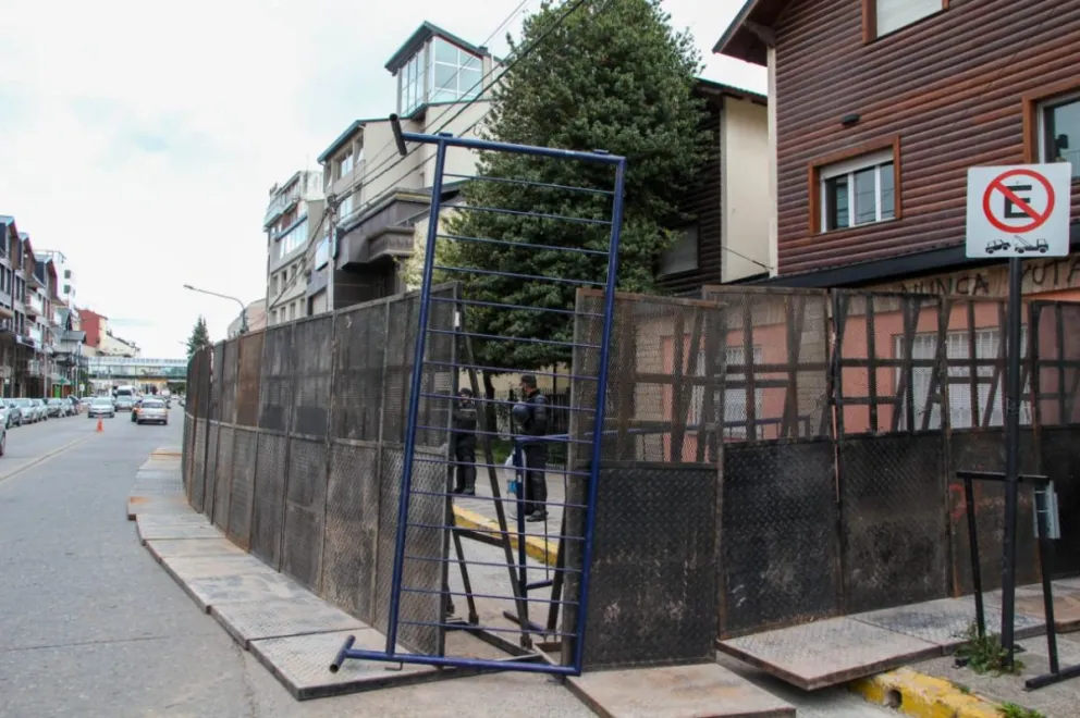 Fuerte custodia de la Policía Federal en el Juzgado Federal