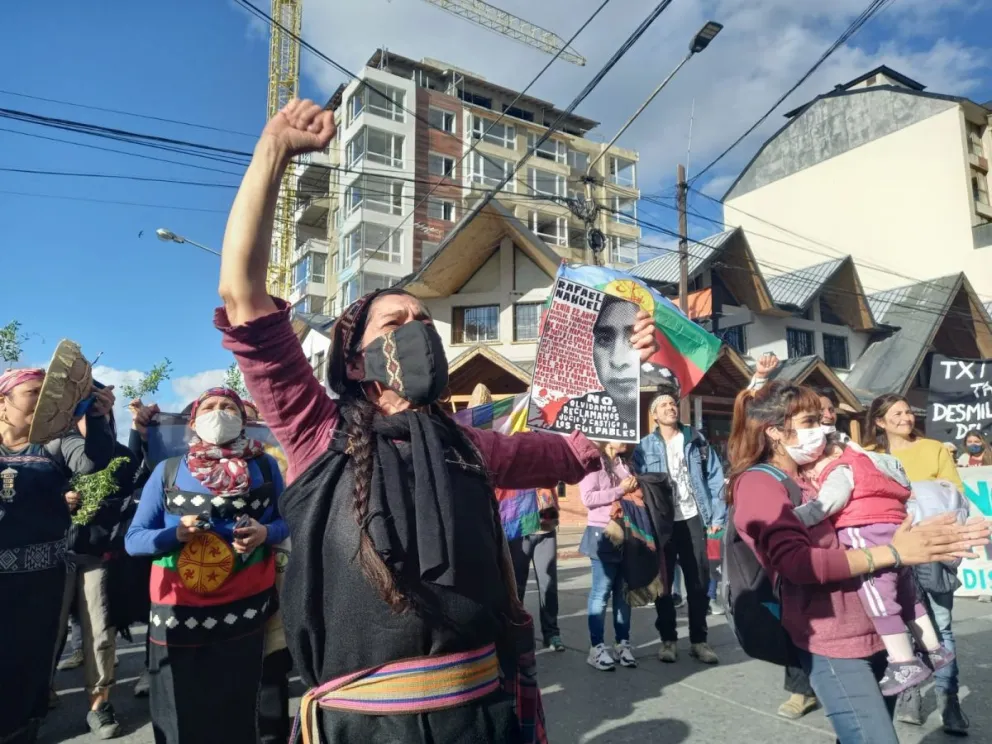 Una multitud se movilizó en el aniversario del asesinato de Rafael Nahuel