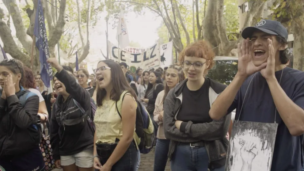 Presentan "Algo se enciende": sobre el femicidio de una estudiante y la reacción de su escuela 