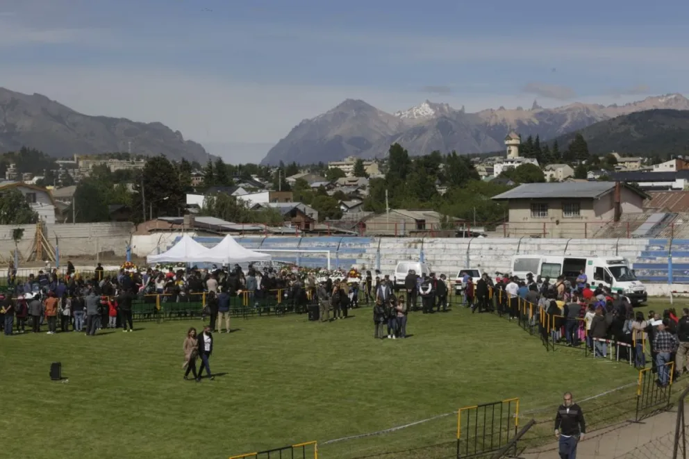 Multitudinaria despedida a las víctimas de la tragedia de la Ruta 5