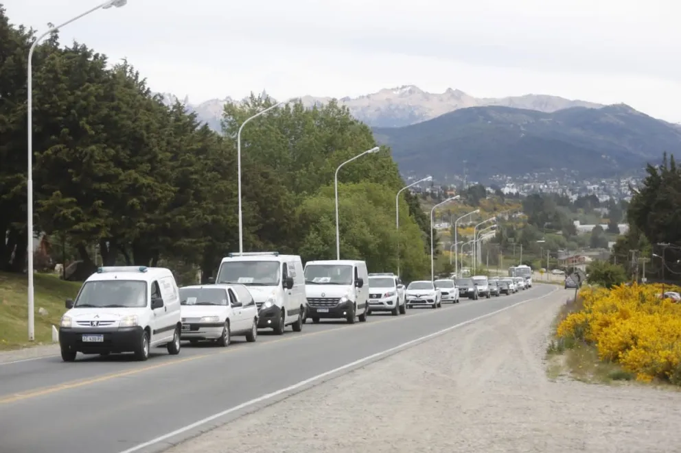 Una caravana acompañó los restos de Víctor, Tobías y Thiago