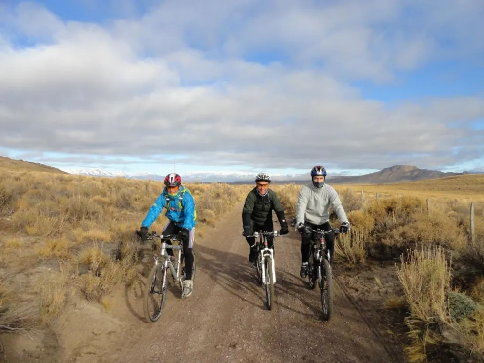 Dina Huapi reglamentó el alquiler de bicis, motos y ciclomotores