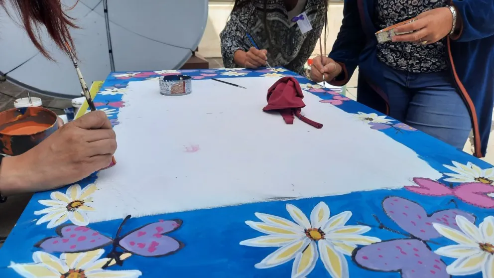 En Bariloche crearon un mural para conmemorar la lucha de las mujeres