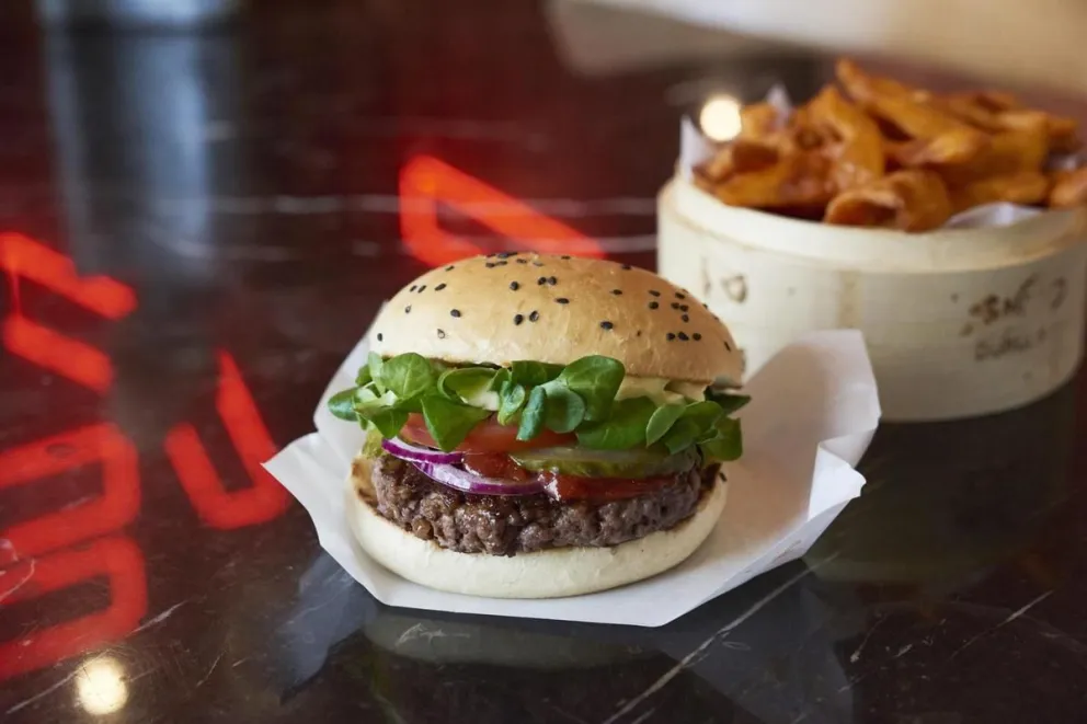 Nuevos sabores: versión asiática de la hamburguesa de carne 