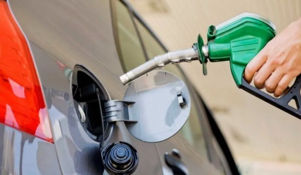 El Gobierno postergó la suba del impuesto en los combustibles para evitar un pico inflacionario