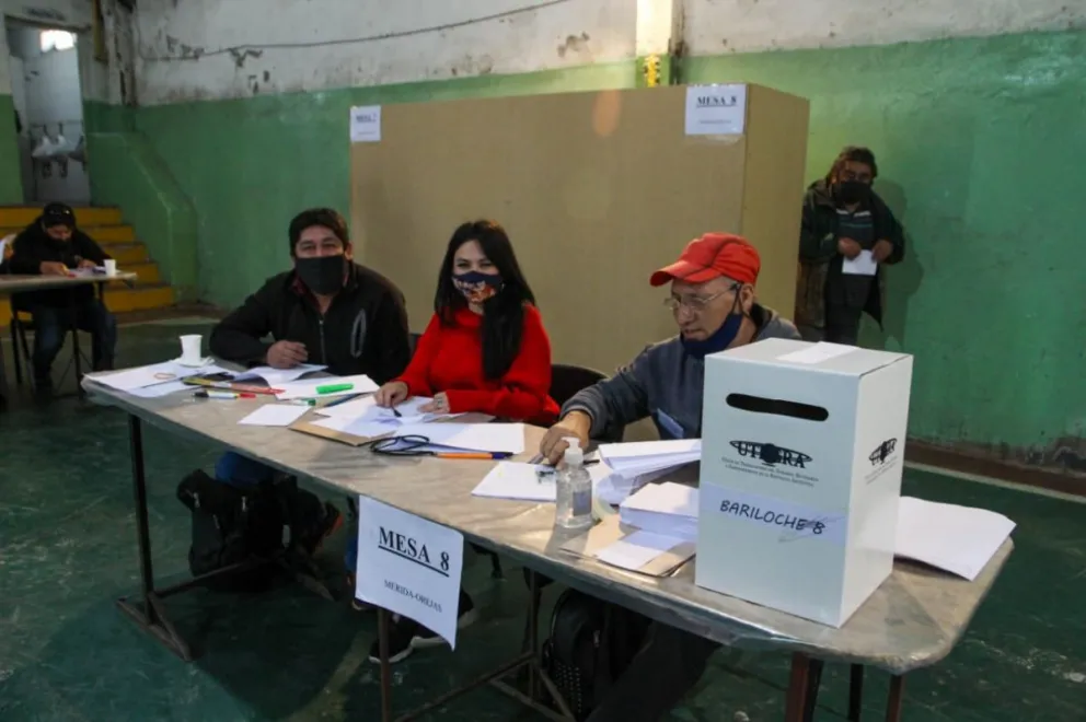 Comenzó con normalidad la elección en UTHGRA