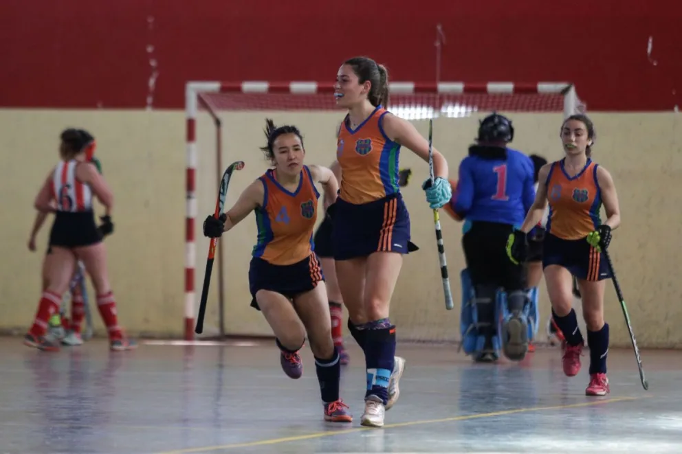 Con ocho encuentros, comienza el torneo de hockey local
