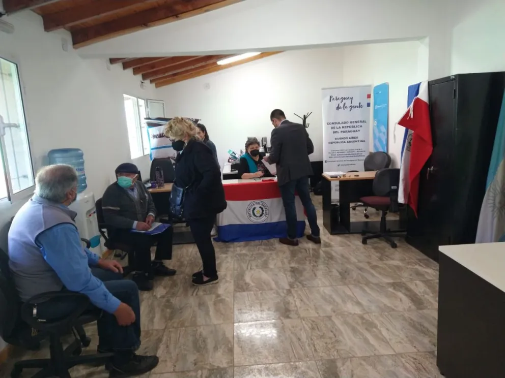 Más de 300 ciudadanos paraguayos tramitan su documentación en Migraciones de Bariloche