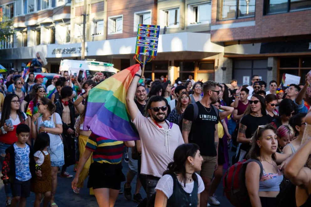 "Ante el vaciamiento y la violencia, Orgullo y Resistencia", el lema de este año. 