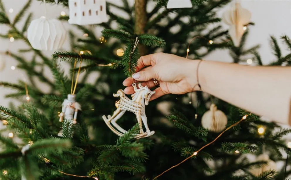 Según el Feng Shui esto es lo que no debe faltar en tu árbol de Navidad