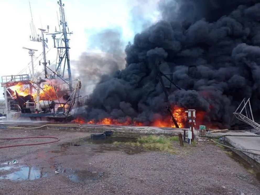 Voraz incendio en SAO: las llamas consumieron dos barcos pesqueros