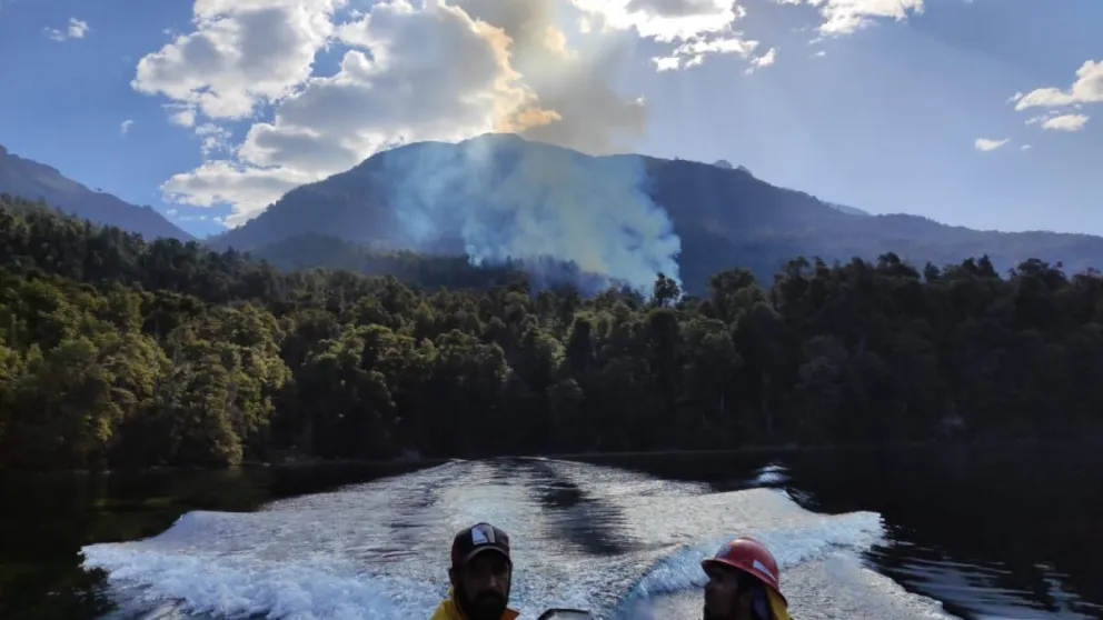 Continúan activos los focos de incendio en el Steffen