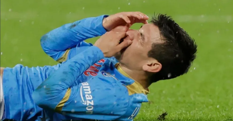 VIDEO: Mirá la escalofriante lesión que sufrió Hirving Lozano en el partido del Napoli