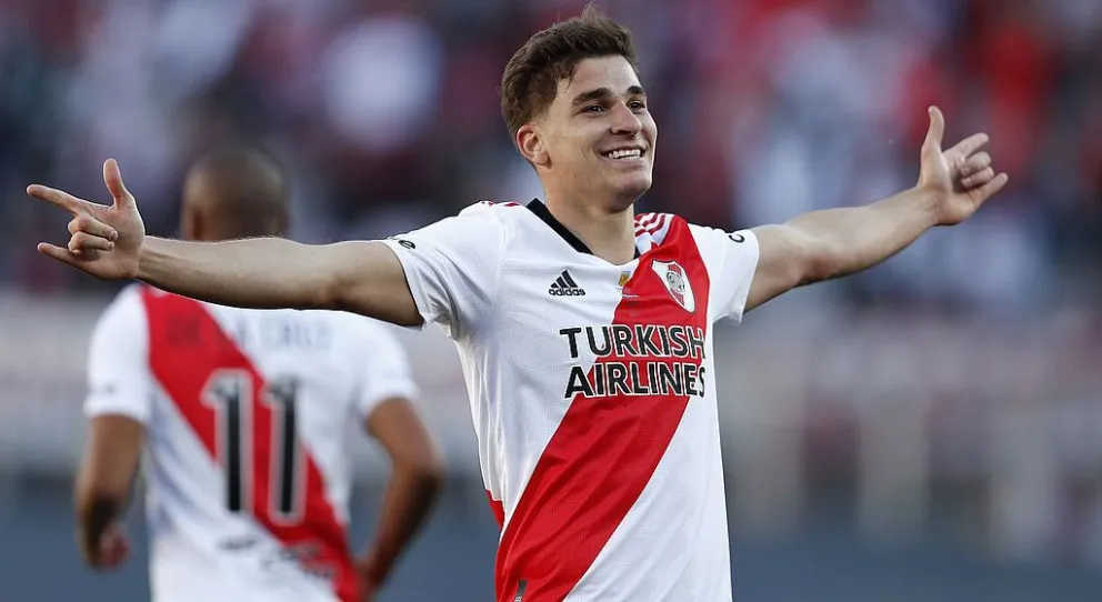 Se enciende la alarma en River: Un gigante de España viene por Julián Álvarez