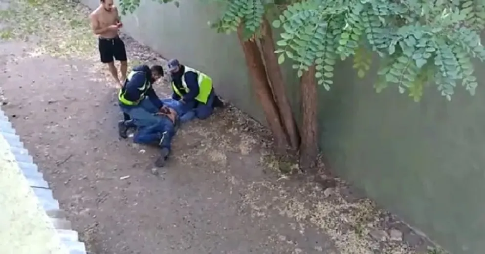 Un ladrón se tiró de un primer piso, se lastimó y terminó preso