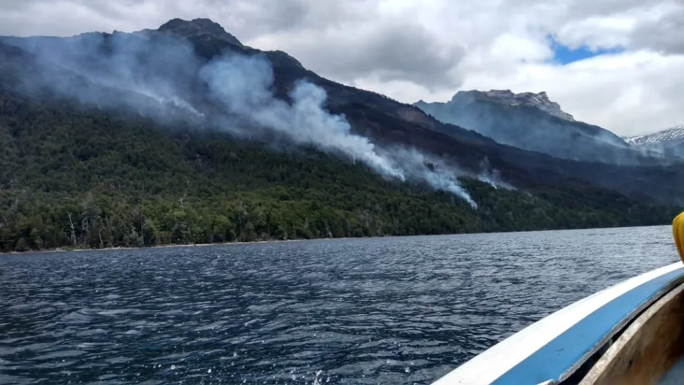 Uno de los primeros incendios en la región en la estación veraniega que recién empieza (foto de archivo)