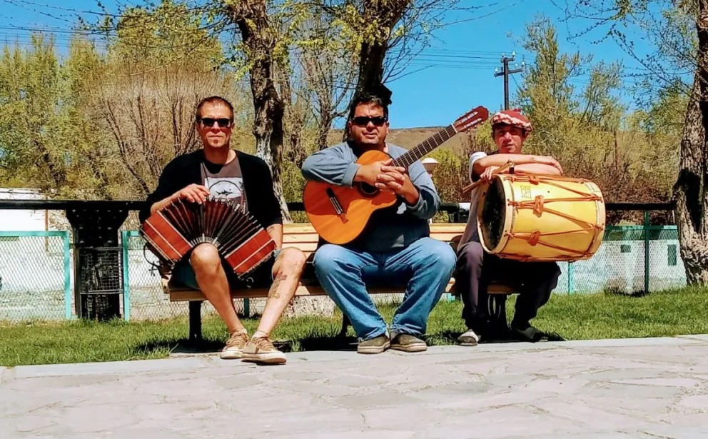 Debuta Buena Yunta, “folklore retro de alto impacto”