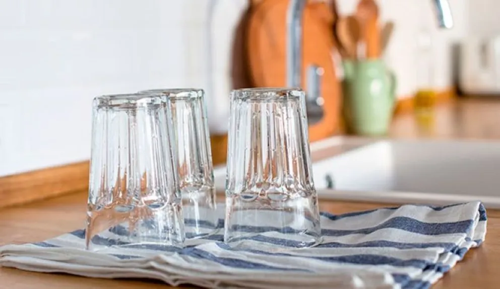 ¿Tus copas y vasos quedan opacos?: tomá nota de este truco casero para dejarlos increíbles