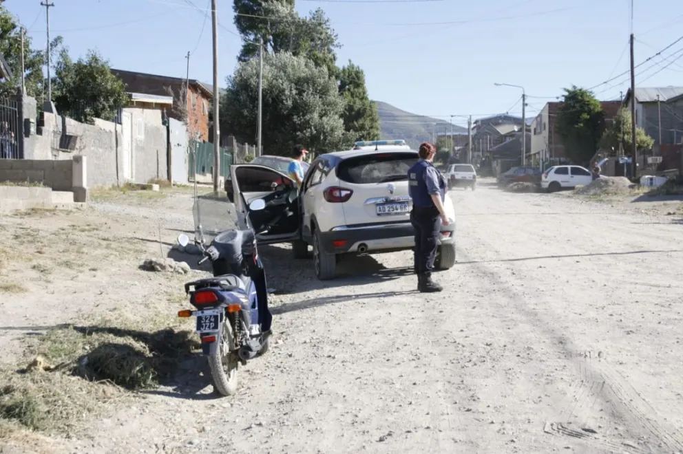 Motociclista sufrió heridas graves al ser embestido por una camioneta