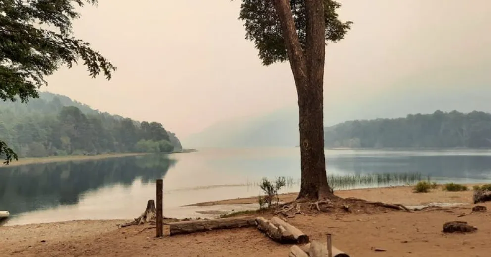 Solicitan no acercarse al incendio de los lagos Martin y Steffen