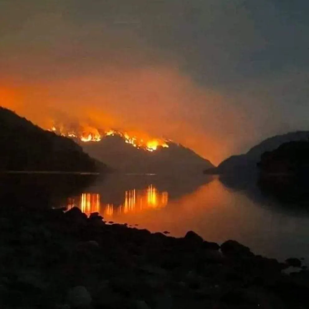 Vecinos se autoconvocaron para luchar contra el fuego en zona de El Manso y Villegas
