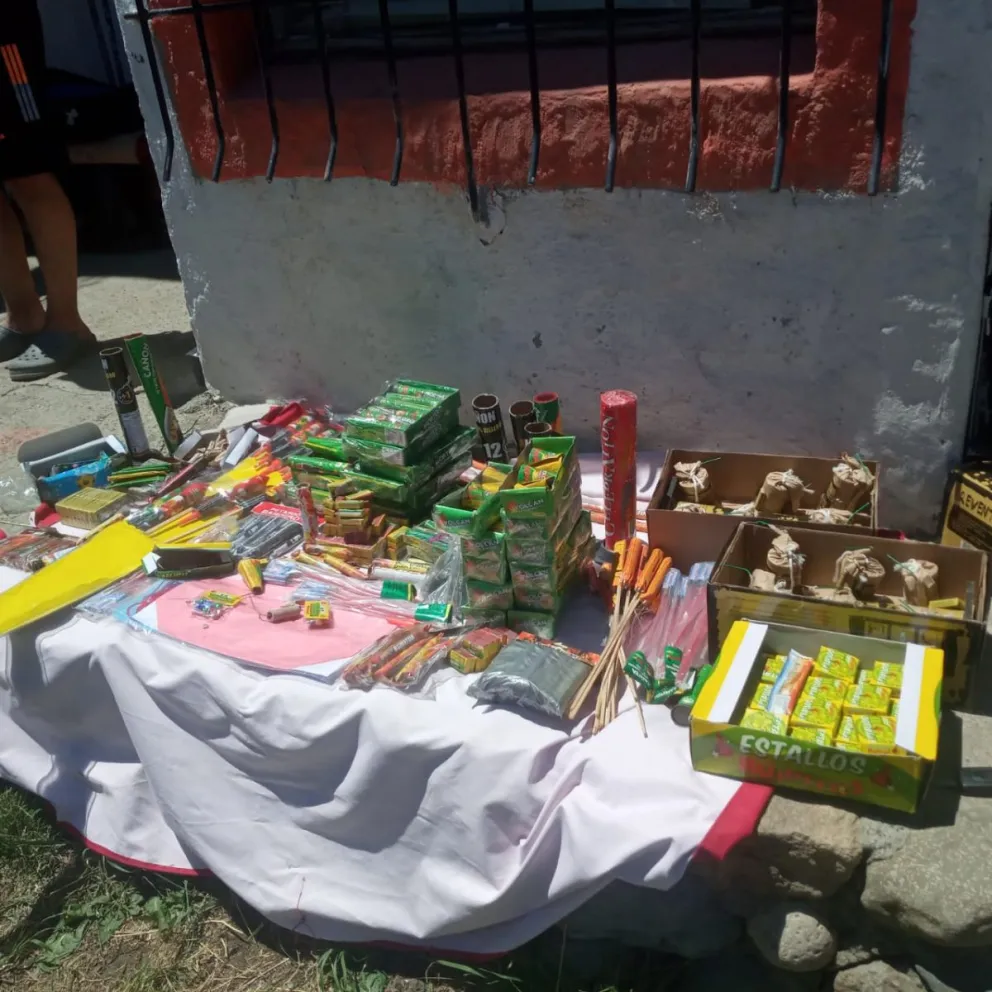 Buscaban drogas en un local comercial y encontraron gran cantidad de pirotecnia  