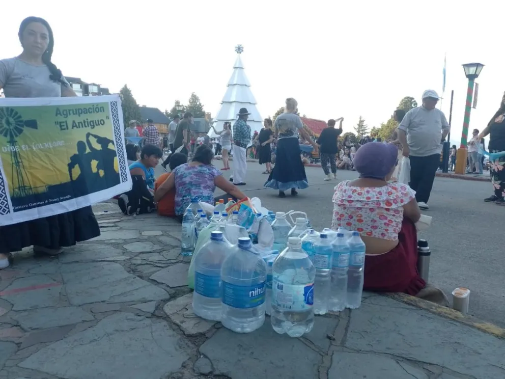 Incendio en el Steffen: Bailaron para reunir agua y otros elementos para los brigadistas