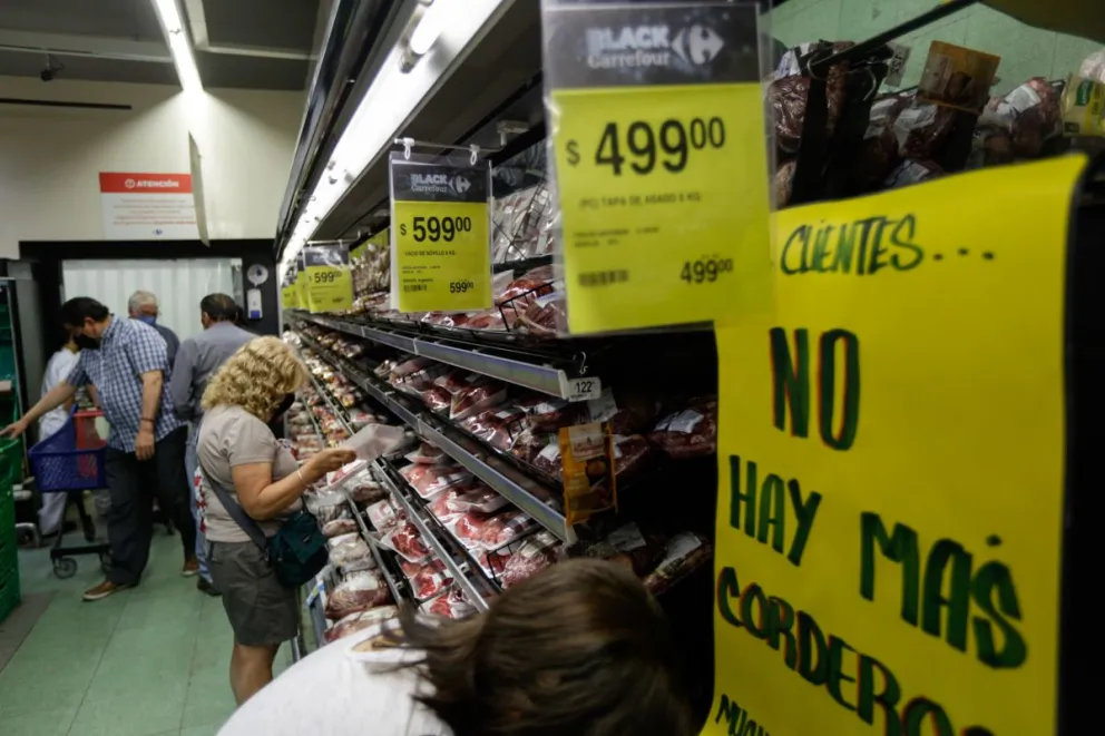 Un hombre intentó robar varios kilos de carne en un supermercado