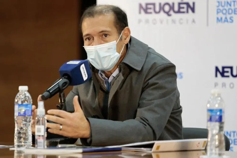 El gobernador de Neuquén está aislado por contacto estrecho de COVID-19