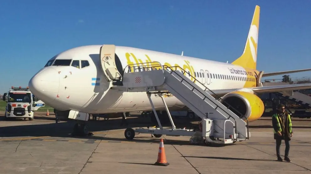 Duro revés a las aerolíneas low cost: vuelven a aplicar tarifas mínimas para vuelos de cabotaje