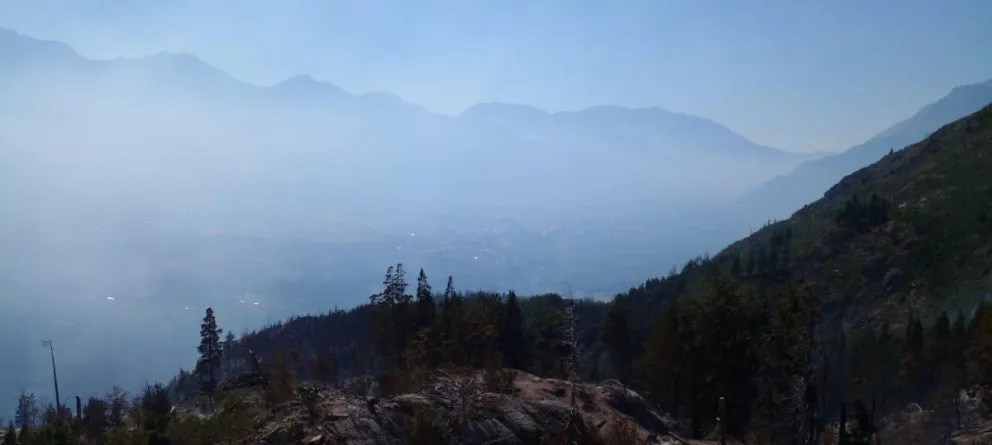 Anoche se reactivaron dos focos del incendio entre Lago Puelo y El Hoyo