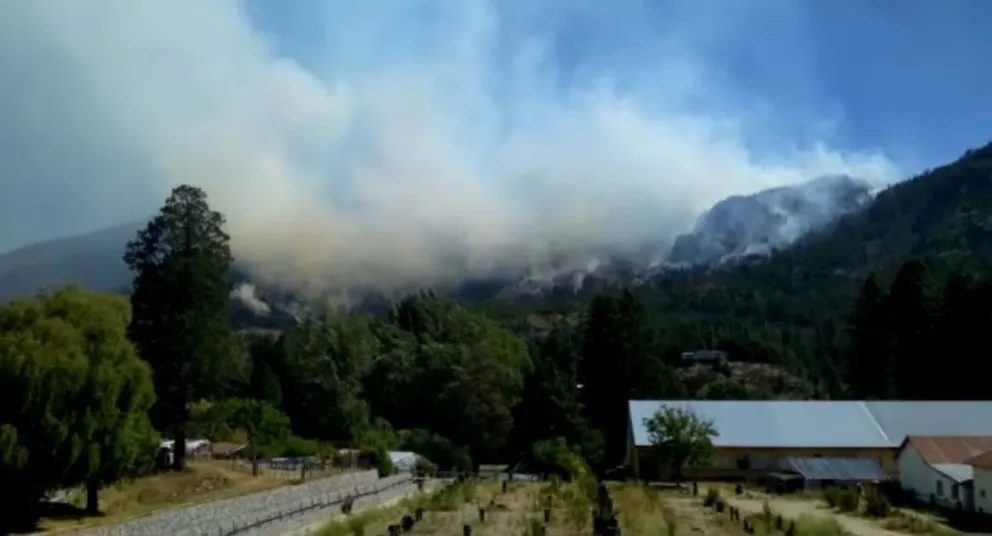 Emitieron alertas para la población de las zonas afectadas por el fuego