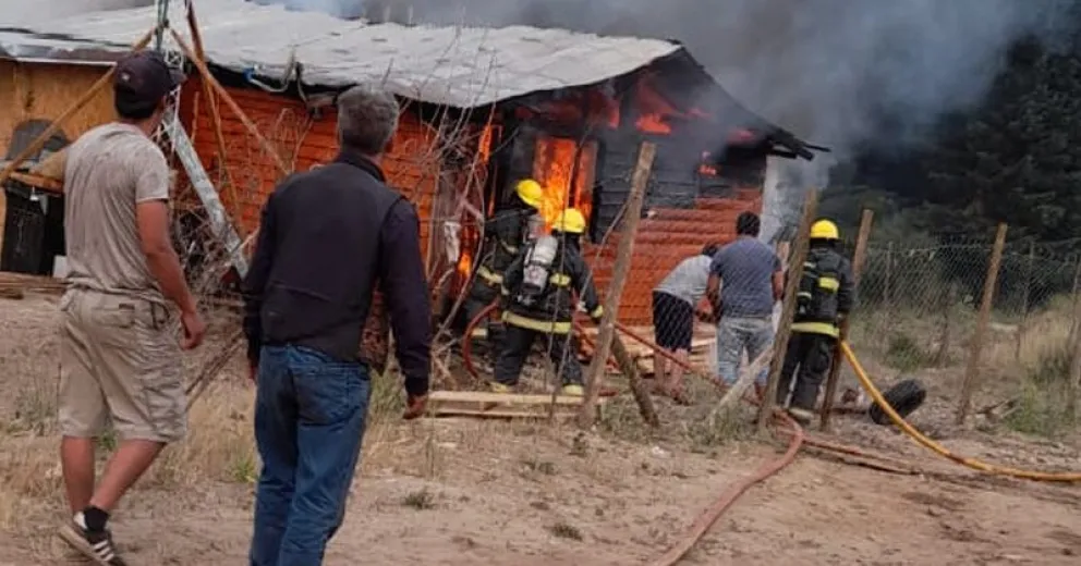 Las llamas consumieron una vivienda en el barrio Vivero