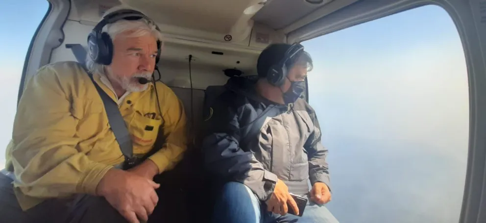 El presidente de Parques Nacionales recorrió la zona donde se combaten los incendios