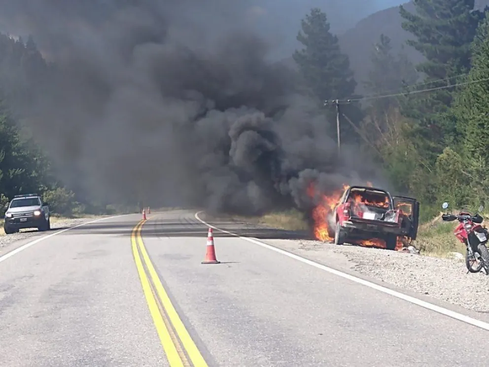 Escuchá el tremendo relato de un cura de El Bolsón que filmó cómo se incendiaba una camioneta  