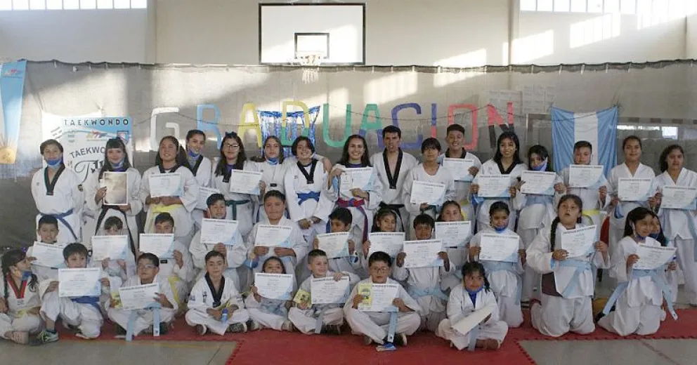 La Escuela de Taekwondo Hueche dio cierre a un año cargado de logros