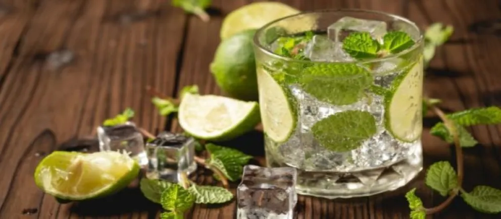 Con y sin alcohol: cómo preparar el verdadero mojito, un trago perfecto para cualquier ocasión