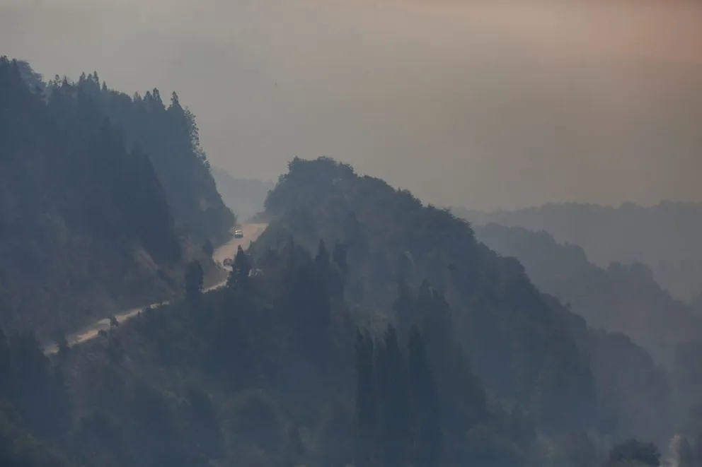 Empezaron los “movimientos” por los incendios en la zona de los lagos Steffen y Martin 