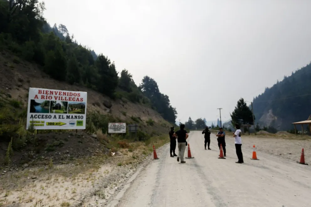 Se sigue trabajando por tierra hasta que el clima permita accionar los medios aéreos