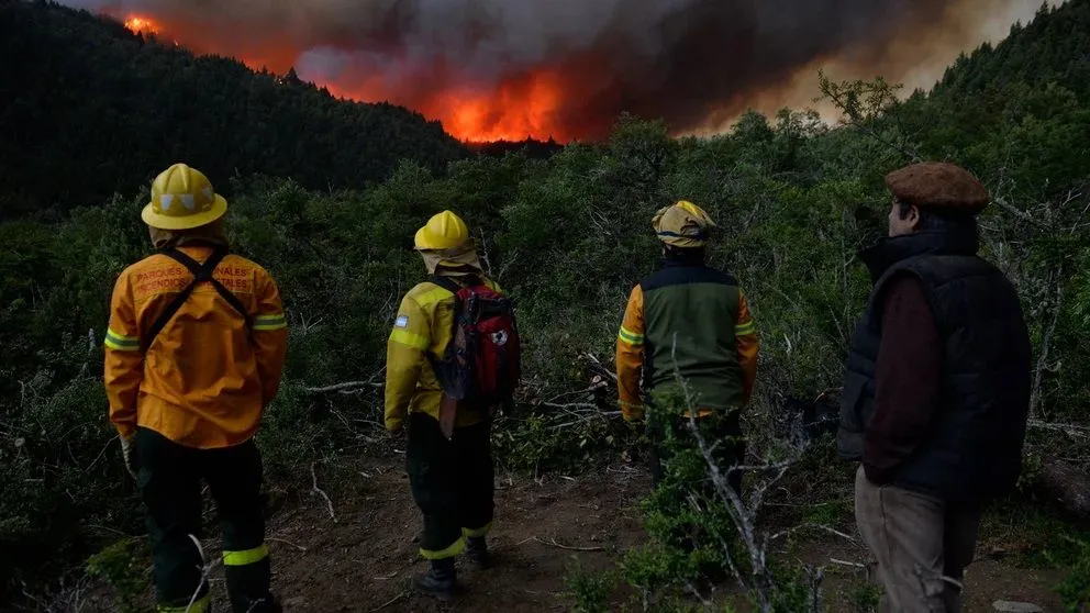 Paradela: "Hoy será otra jornada complicada en el incendio de Río Villegas"
