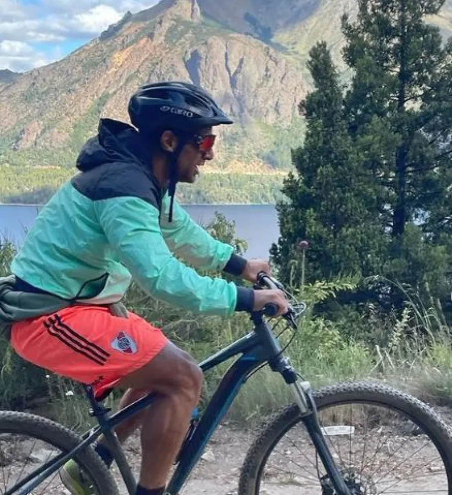 Leo Ponzio se encuentra en la ciudad y recorrió la zona del Gutiérrez en bicicleta 