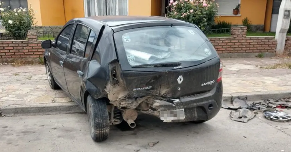 Así encontró su auto la propietaria del Sandero cuando se levantó