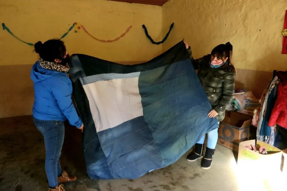 Funciona un ropero solidario y quieren reconectar la electricidad para poder brindar talleres