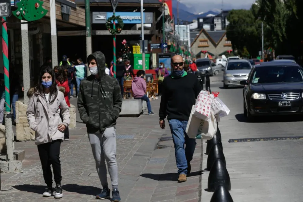 Pese a la suba de casos, enero llega con reservas casi completas en Bariloche