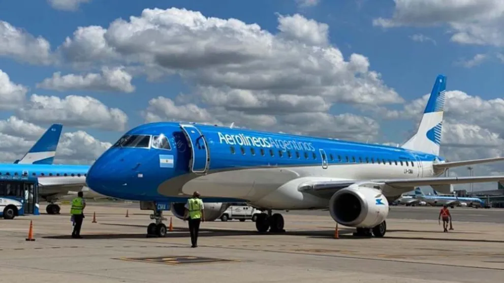 Aerolíneas Argentinas anunció que cobrará más caros los pasajes sacados desde el exterior