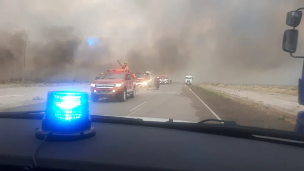 Puerto Pirámides: Fuego en la ruta y la localidad sin agua ni luz