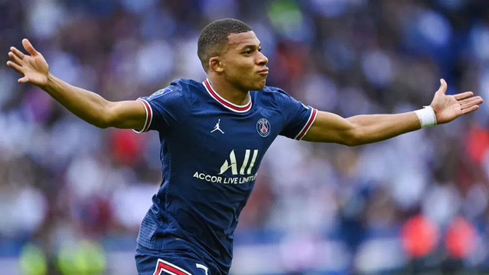 PSG goleó sin Messi, con un triplete de un intratable Mbappé